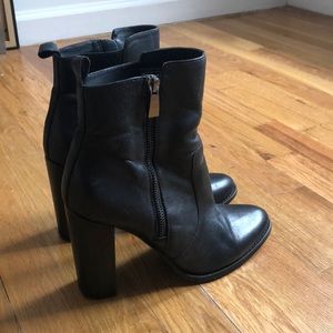 Mini boots